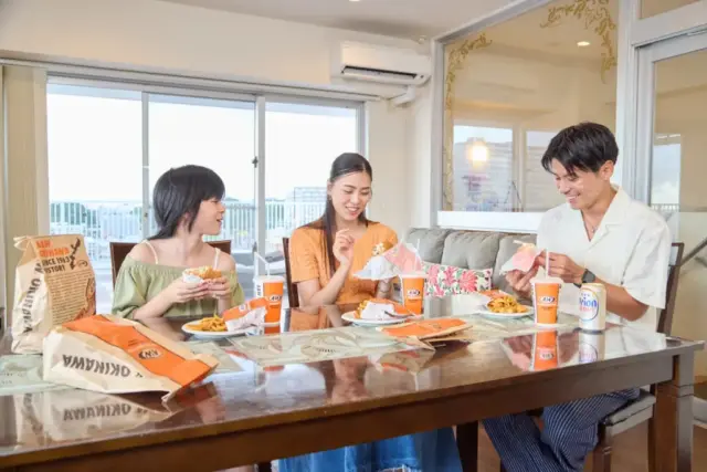 ローカルグルメを楽しみながら、沖縄の心地よさに包まれて。