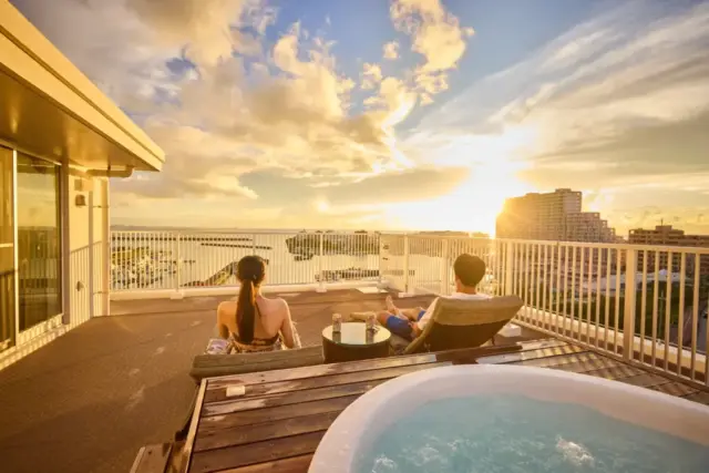 穏やかな時間が、ゆっくりと沈む夕陽とともに。